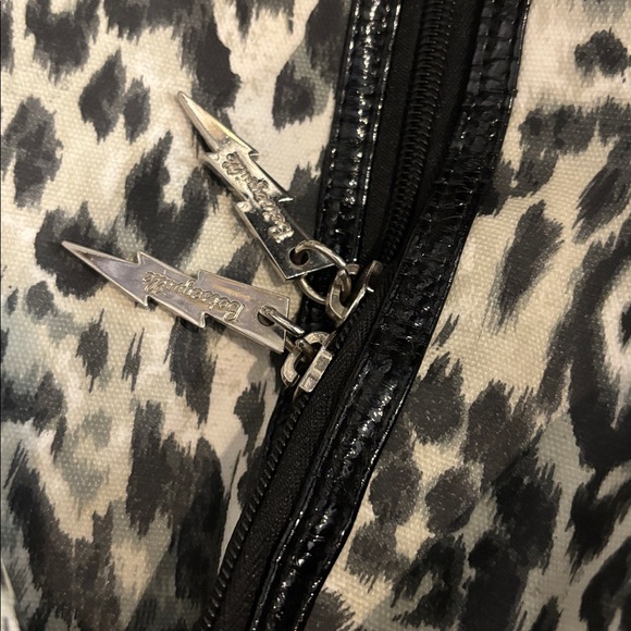 Y2K Vintage Betsey Johnson Leopard Print rolling duffle bag/ carry-on - Picture 12 of 17